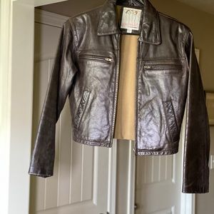 Fitted leather jacket